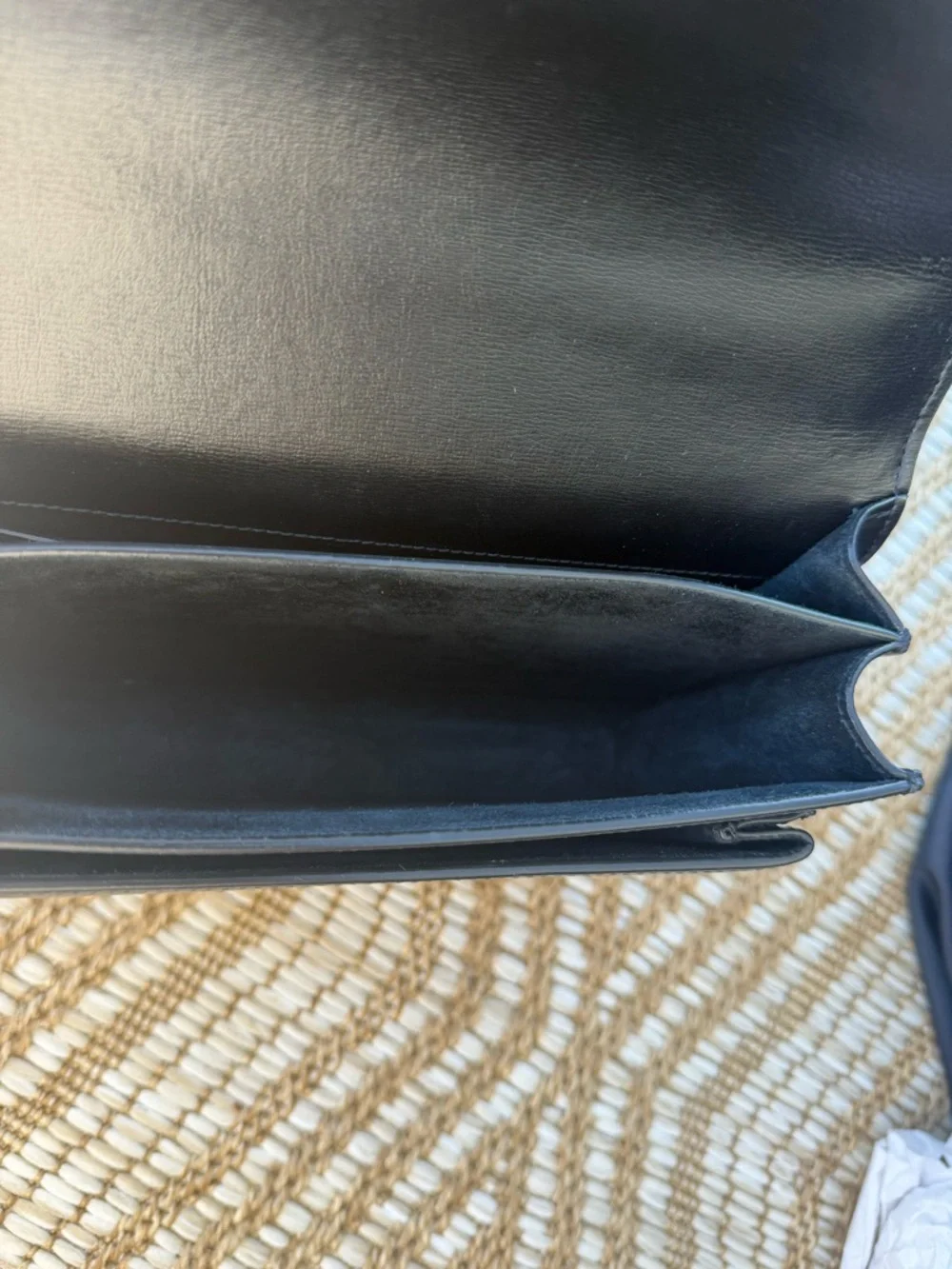 Saint Laurent Black Leather Flap Crossbody with Logo Chain - Picture 2 of 5